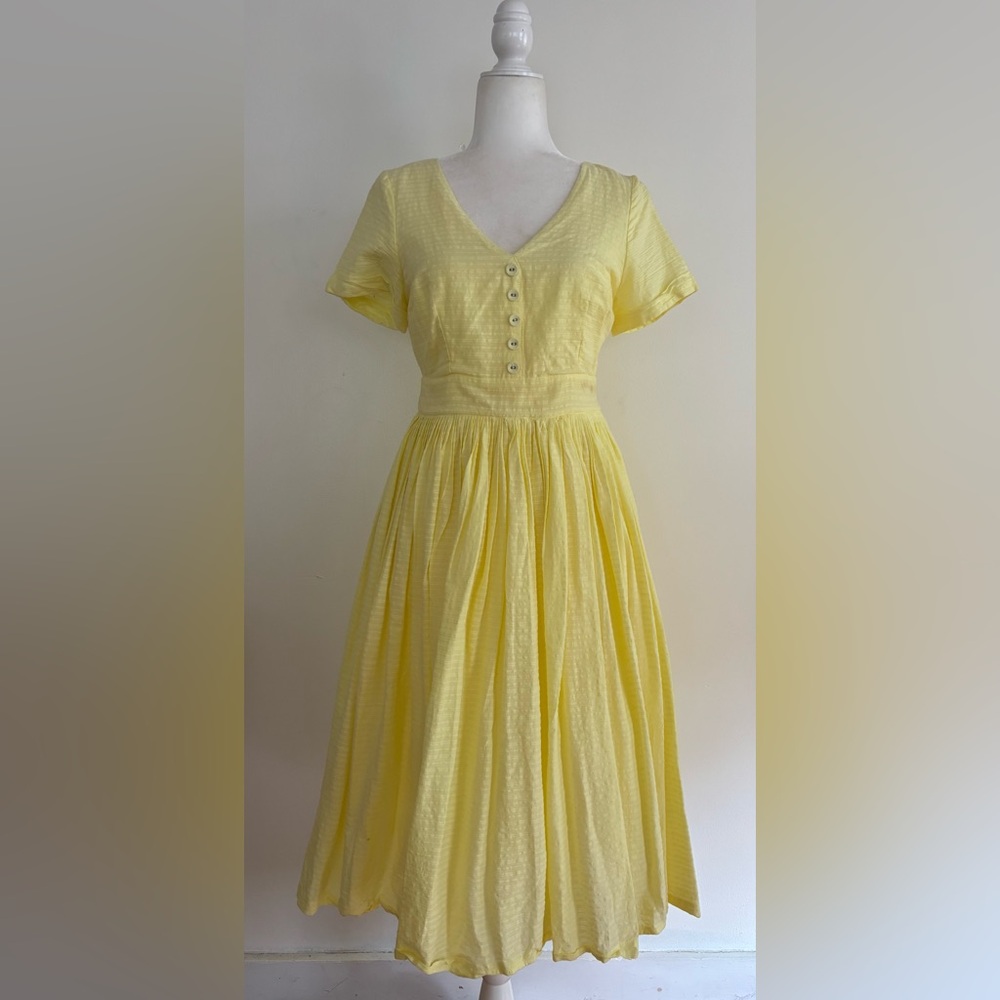 ModCloth Fabulous Fit and Flair V Neck dress size 6